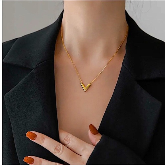 Gold Plated V Design Necklace Bracelet Earrings Set Luxury Stainless Steel - Picture 4 of 10